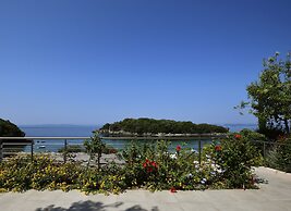Prima Vista Beachfront Boutique Hotel