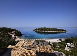 Prima Vista Beachfront Boutique Hotel