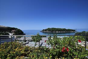 Prima Vista Beachfront Boutique Hotel