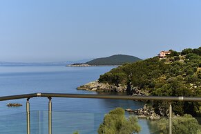 Prima Vista Beachfront Boutique Hotel