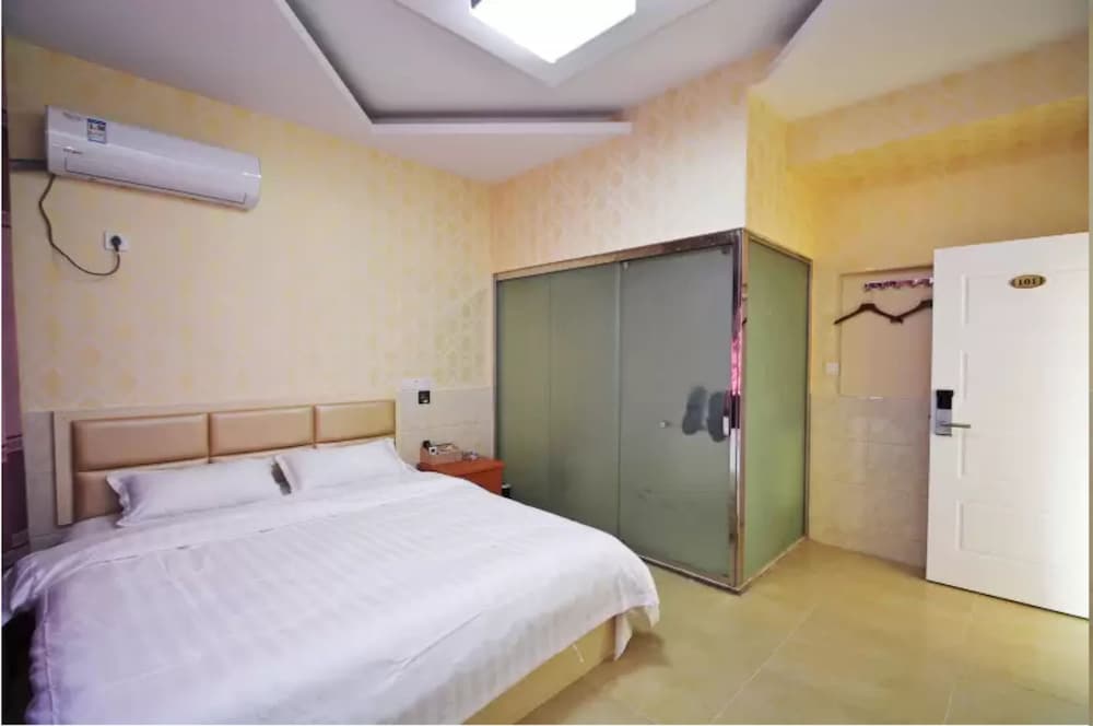 LuHuai Hotel