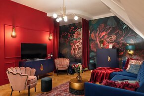 Decadent Art Deco Apartment in Old Town