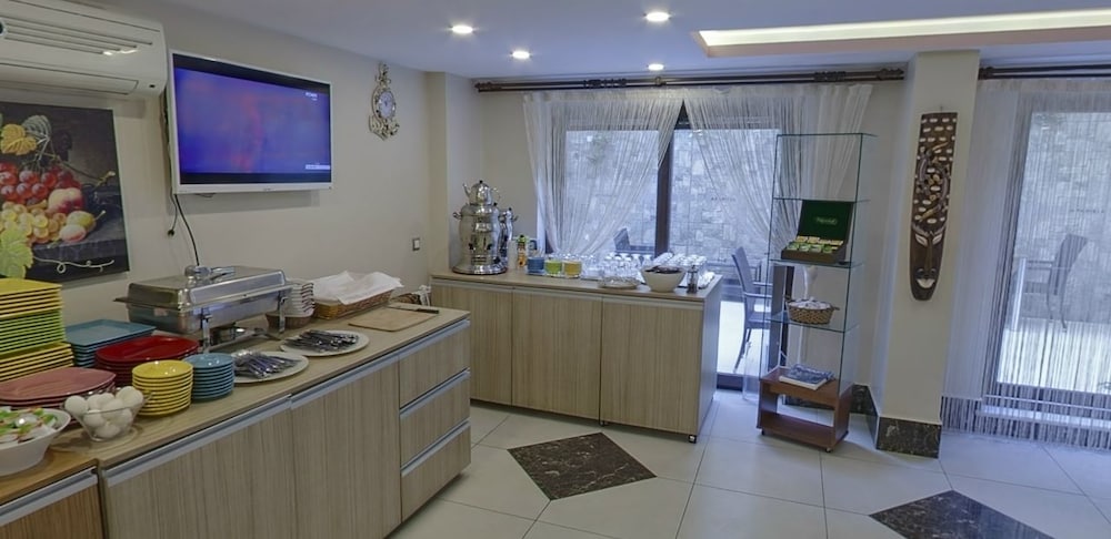 Apameia Hotel