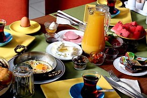 Apameia Hotel