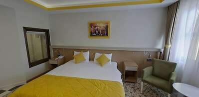Apameia Hotel