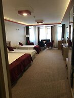 Apameia Hotel