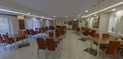 Apameia Hotel