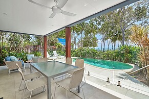 Reeflections Beachfront Holiday House