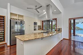Reeflections Beachfront Holiday House