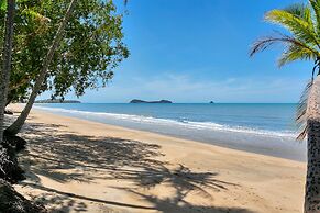 Reeflections Beachfront Holiday House