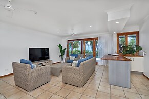 Reeflections Beachfront Holiday House