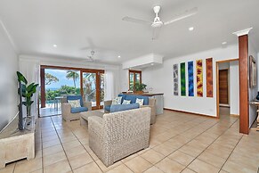 Reeflections Beachfront Holiday House