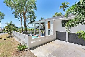 Dolce Vita Beachfront Holiday House