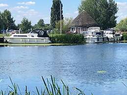 Pike & Eel Hotel and Marina