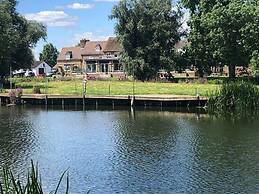 Pike & Eel Hotel and Marina