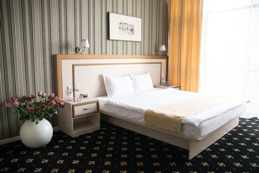 Ochagof Hotel