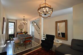 Beautiful 4BR Downtown House, Sleeps 10