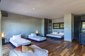 99 Surf Lodge