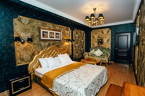 Boutique Hotel Monarch