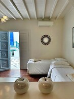 Le Coq Apartments
