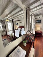 Le Coq Apartments