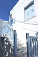 Le Coq Apartments