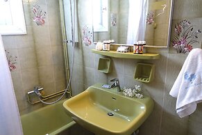 Le Coq Apartments