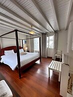 Le Coq Apartments
