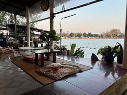 Se Sun Amphawa