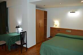 Canadian Hotel