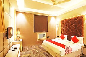 OYO 8902 Hotel Ronald Inn