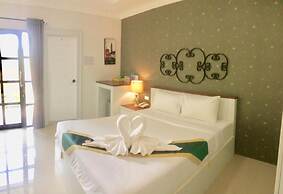 Ploy's Pearl Hotel