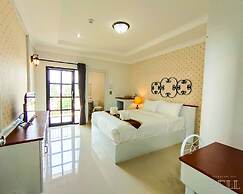 Ploy's Pearl Hotel