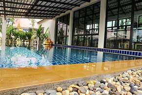Ploy's Pearl Hotel
