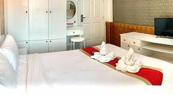 Ploy's Pearl Hotel