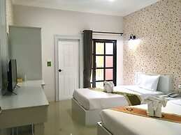 Ploy's Pearl Hotel