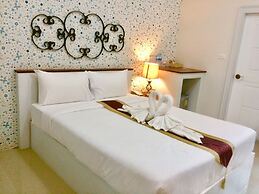 Ploy's Pearl Hotel