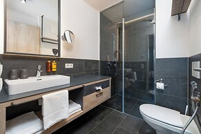 24 by AvenidA - Mountain Hotel