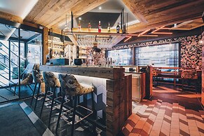 24 by AvenidA - Mountain Hotel