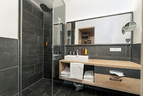 24 by AvenidA - Mountain Hotel