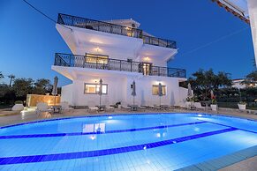 Denise Studios & Apartments