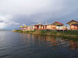 Uros Qhota Uta Lodge