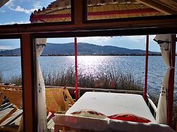 Uros Qhota Uta Lodge