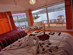 Uros Qhota Uta Lodge