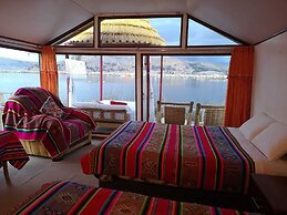 Uros Qhota Uta Lodge