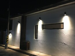Hwadam Inn - Hostel
