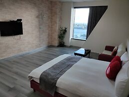 85 Love Hotel