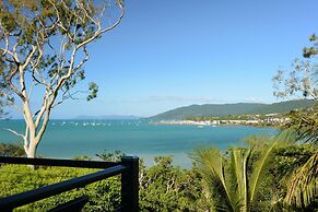 Crusoe's Beach House Ocean Views