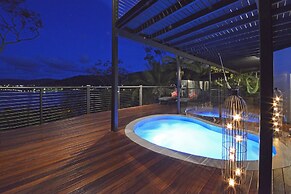 Crusoe's Beach House Ocean Views