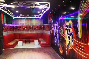 TGI Apple Inn